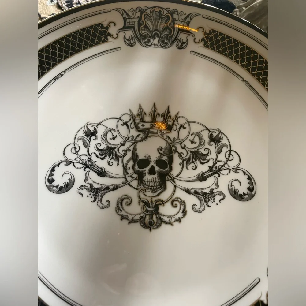 GRACE TEAWARE NWOT Crowned Skull Gothic Design Fine Porcelain Cake Pedestal
